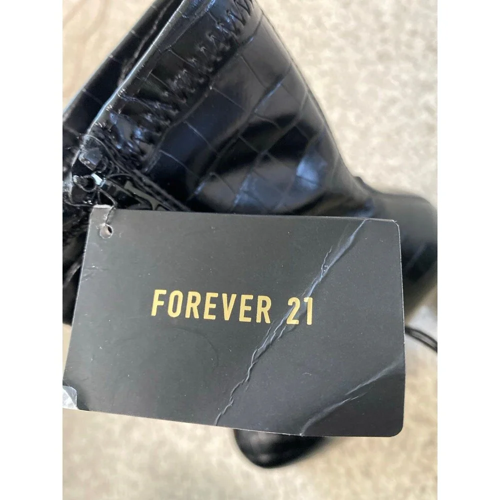 NWT Forever 21 Black Croc Embossed Faux Leather Platform Retro Chunky Heel 8